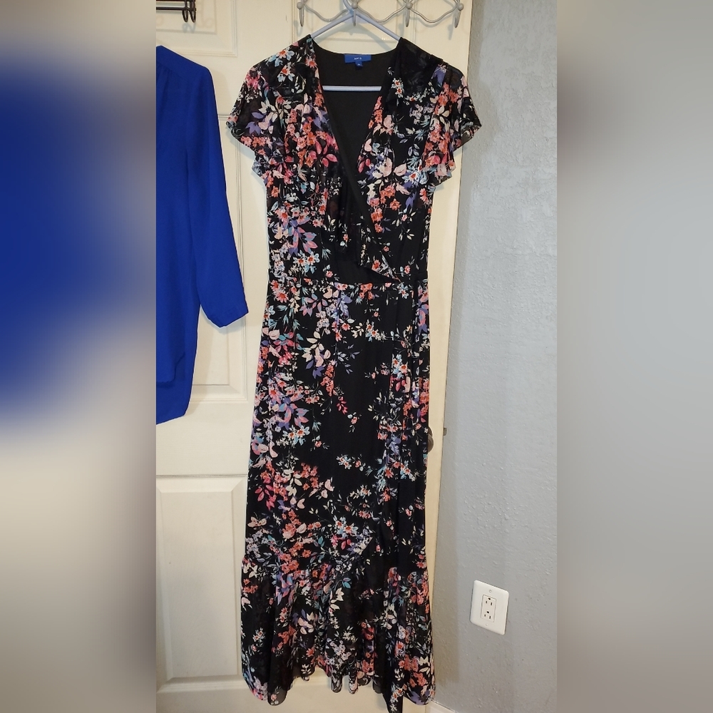 Dresses - Picture 4 of 7